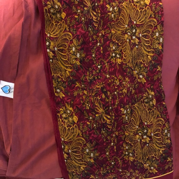 NWOT Anne Klein flower Silk Scarf luxurious 34.5 by 35.5” - Picture 4 of 4